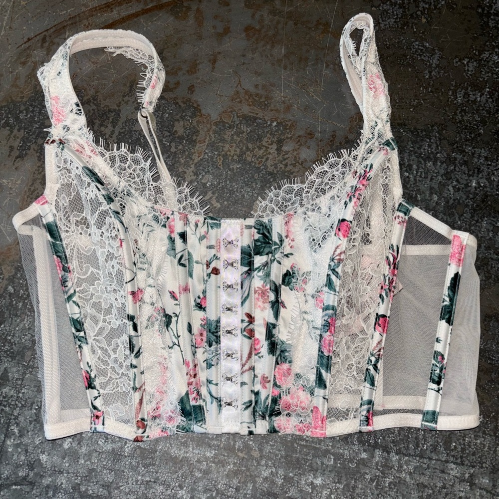 Victoria’s Secret Bra Corset Eyelash Lace White Floral Medium NWOT